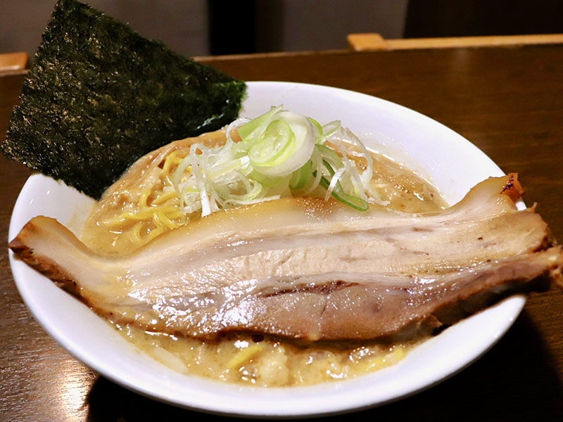 伝統の札幌味噌ラーメン 極みチャーシュー乗せ